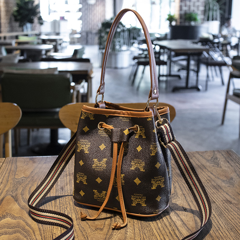 2022 Trendy Retro Print Bucket Bag Shoulder Crossbody Handbag Large Capacity Phone Bag